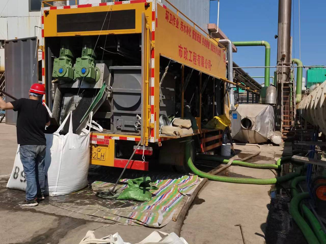 滨江淤泥压干处理